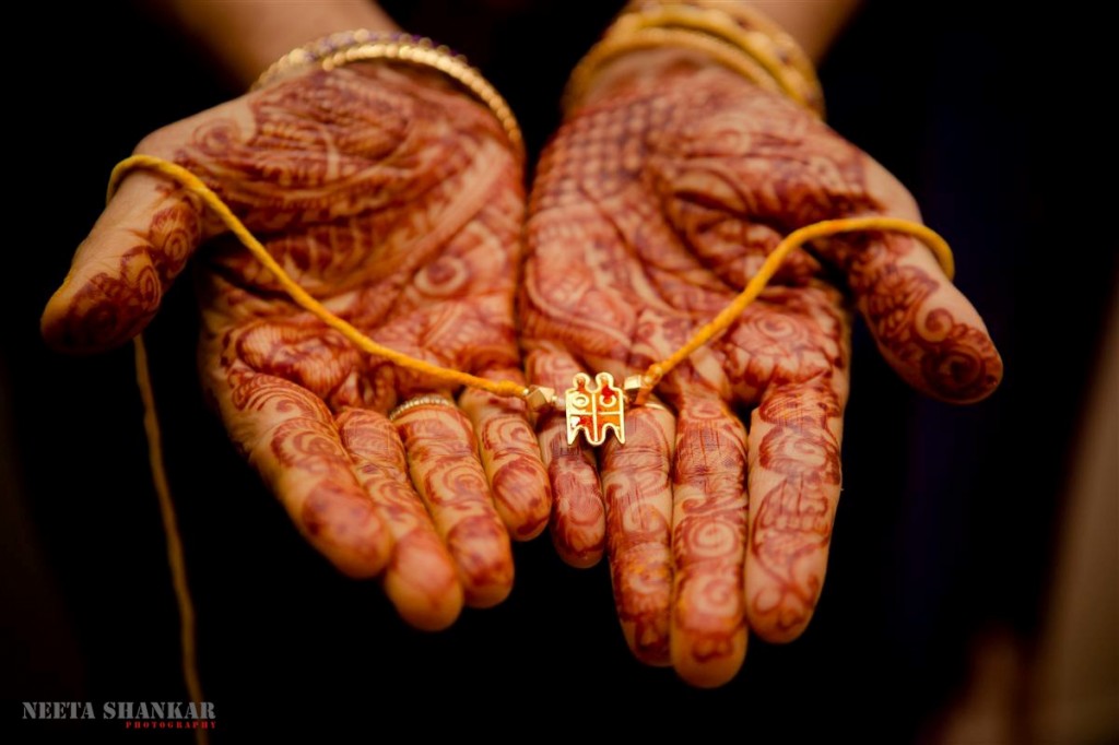Ranjitha-Adarsh-Candid-Wedding-Photography-Amara-Kalyana-Mantapa-Bangalore-India-Neeta-Shankar-Photography-17