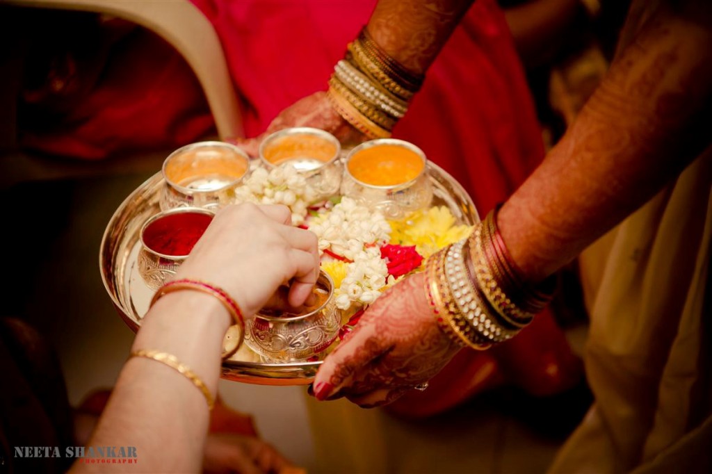 Ranjitha-Adarsh-Candid-Wedding-Photography-Amara-Kalyana-Mantapa-Bangalore-India-Neeta-Shankar-Photography-18