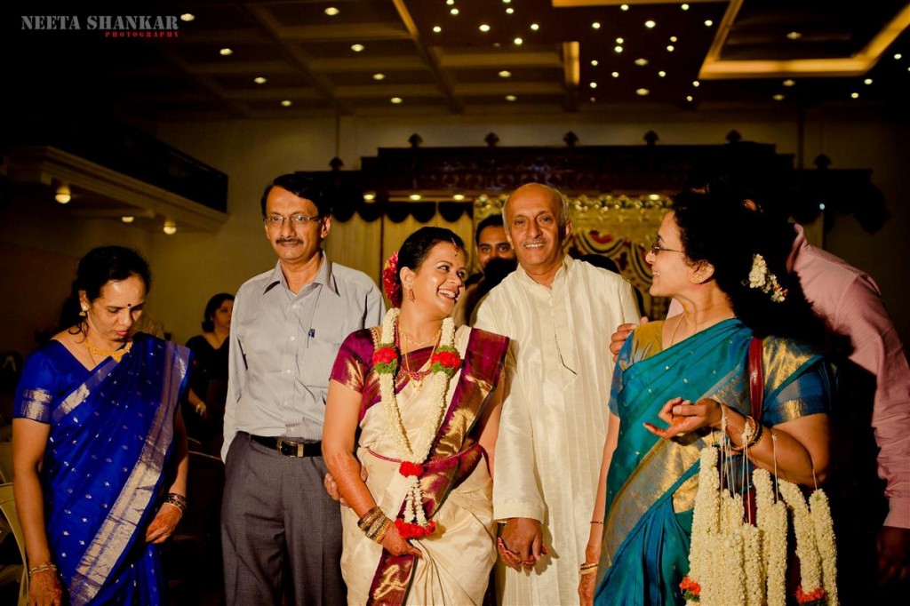 Ranjitha-Adarsh-Candid-Wedding-Photography-Amara-Kalyana-Mantapa-Bangalore-India-Neeta-Shankar-Photography-24