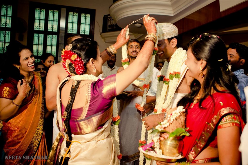 Ranjitha-Adarsh-Candid-Wedding-Photography-Amara-Kalyana-Mantapa-Bangalore-India-Neeta-Shankar-Photography-28