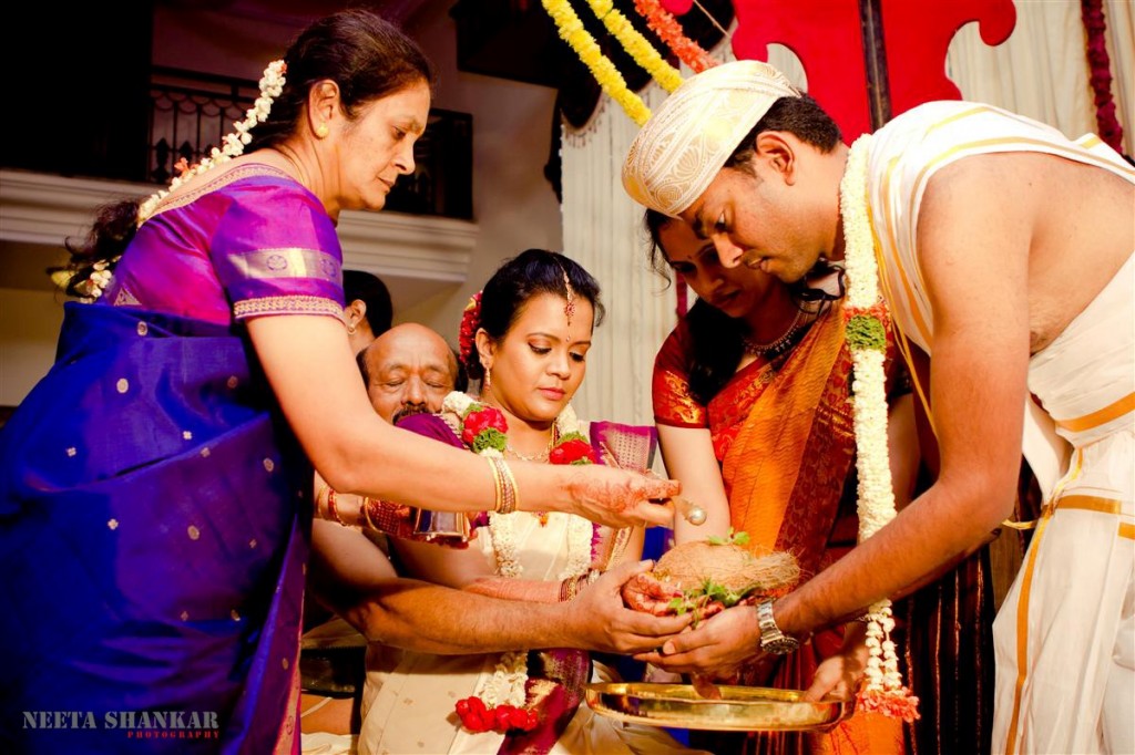 Ranjitha-Adarsh-Candid-Wedding-Photography-Amara-Kalyana-Mantapa-Bangalore-India-Neeta-Shankar-Photography-32