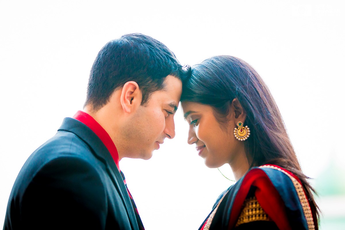 Leela-Palace-Bangalore-Couple-Pre-Wedding-Candid-Black-Red-Theme-Shoot