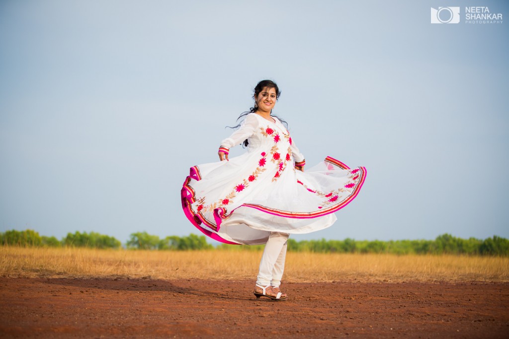 Neeta-Shankar-Photography-Hesarghatta-Grasslands-Pre-Wedding-Couple-Shoot-Bangalore-outdoor