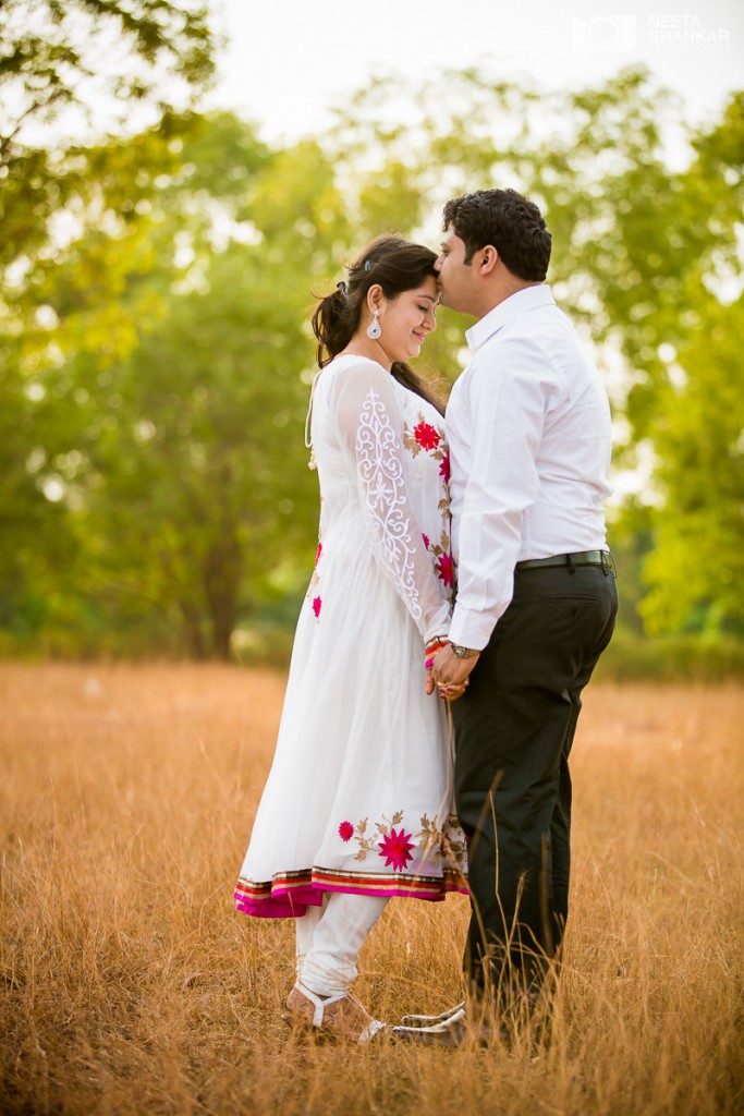 Neeta-Shankar-Photography-Hesarghatta-Grasslands-Pre-Wedding-Couple-Shoot-Bangalore-outdoor