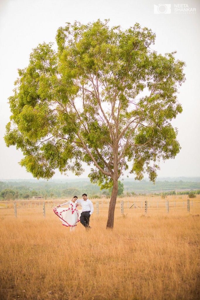 Neeta-Shankar-Photography-Hesarghatta-Grasslands-Pre-Wedding-Couple-Shoot-Bangalore-outdoor