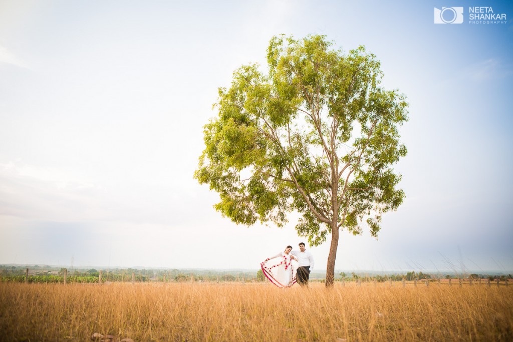 Neeta-Shankar-Photography-Hesarghatta-Grasslands-Pre-Wedding-Couple-Shoot-Bangalore-outdoor