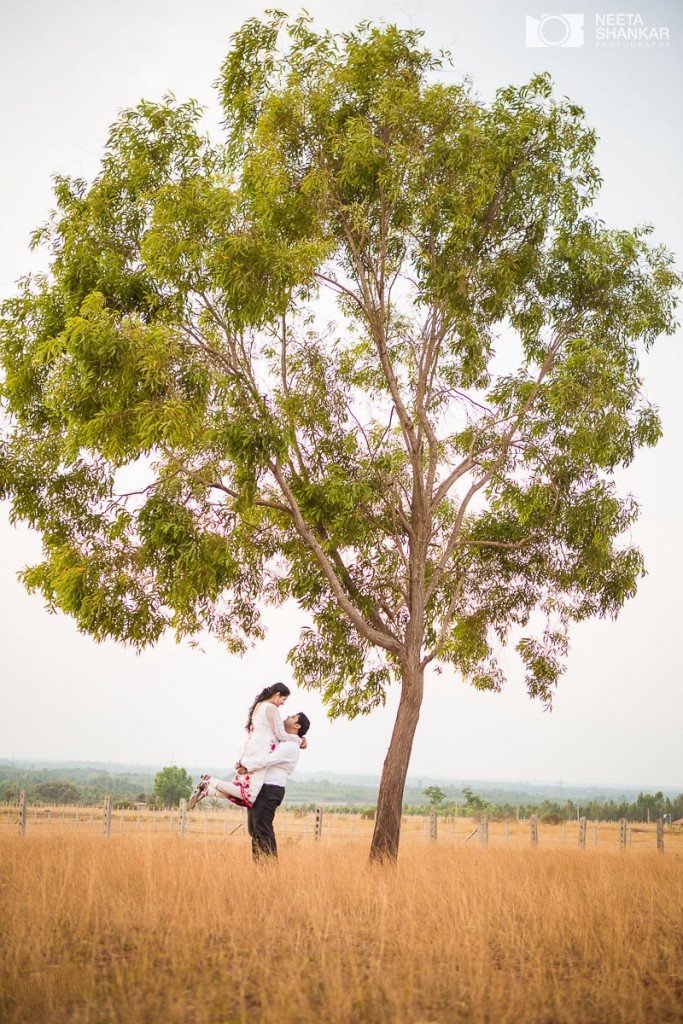 Neeta-Shankar-Photography-Hesarghatta-Grasslands-Pre-Wedding-Couple-Shoot-Bangalore-outdoor