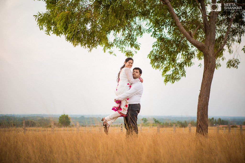 Neeta-Shankar-Photography-Hesarghatta-Grasslands-Pre-Wedding-Couple-Shoot-Bangalore-outdoor