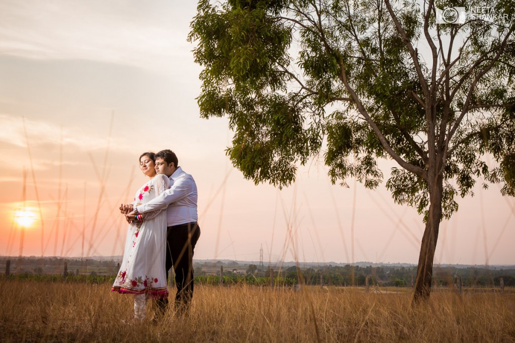 Neeta-Shankar-Photography-Hesarghatta-Grasslands-Pre-Wedding-Couple-Shoot-Bangalore-outdoor