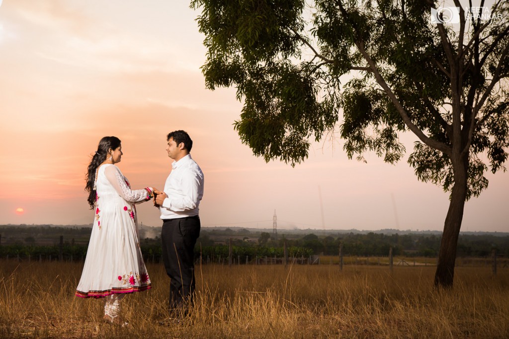 Neeta-Shankar-Photography-Hesarghatta-Grasslands-Pre-Wedding-Couple-Shoot-Bangalore-outdoor