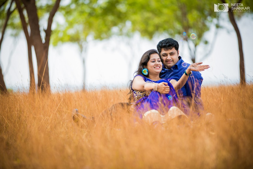 Neeta-Shankar-Photography-Hesarghatta-Grasslands-Pre-Wedding-Couple-Shoot-Bangalore-outdoor