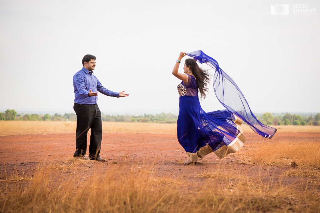 Neeta-Shankar-Photography-Hesarghatta-Grasslands-Pre-Wedding-Couple-Shoot-Bangalore-outdoor