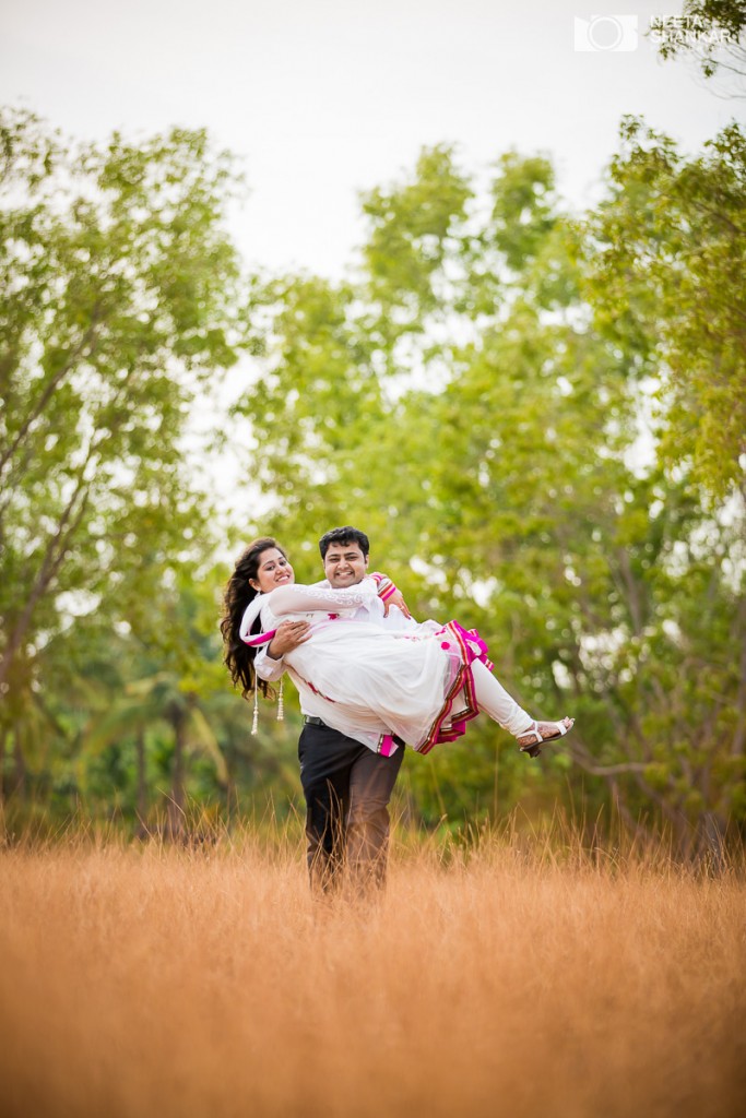 Neeta-Shankar-Photography-Hesarghatta-Grasslands-Pre-Wedding-Couple-Shoot-Bangalore-outdoor