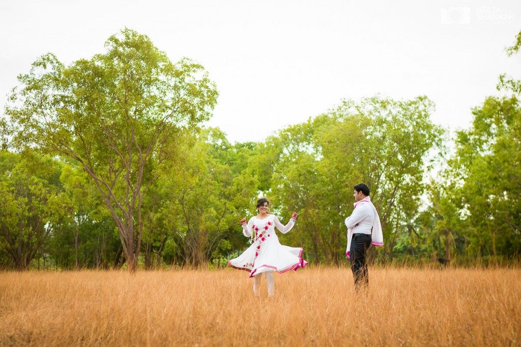 Neeta-Shankar-Photography-Hesarghatta-Grasslands-Pre-Wedding-Couple-Shoot-Bangalore-outdoor