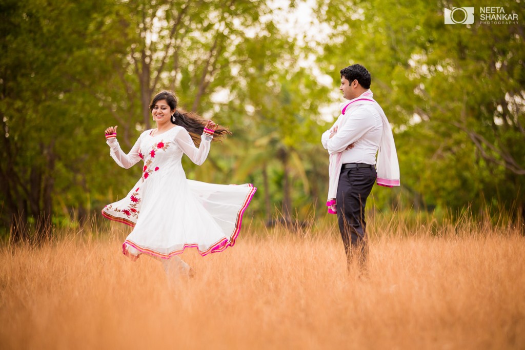 Neeta-Shankar-Photography-Hesarghatta-Grasslands-Pre-Wedding-Couple-Shoot-Bangalore-outdoor