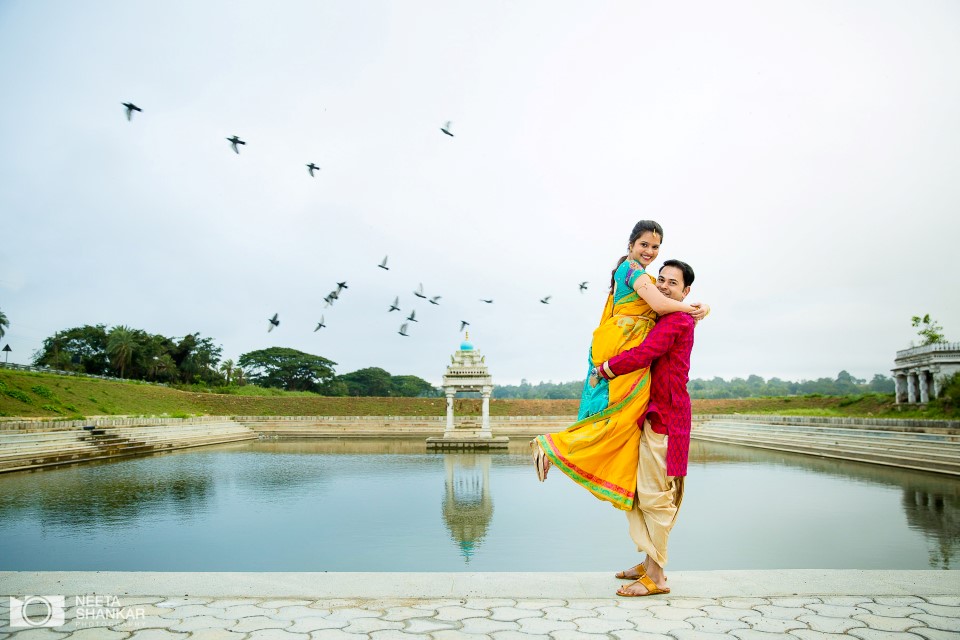 Neeta-Shankar-Photography-Pre-Wedding-Shoot-Belur-Farm-House-Temple-Ethinc-Traditional